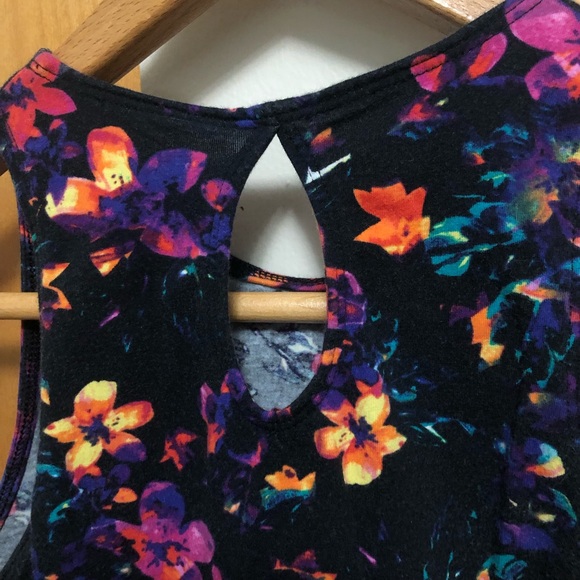 Multicolored Floral Pattern High Neck Shirt - Picture 3 of 4